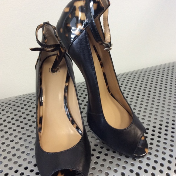 Ann Taylor Sandals - Picture 4 of 10